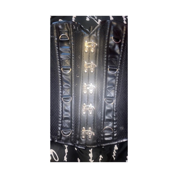 Corset - Picture 2 of 2